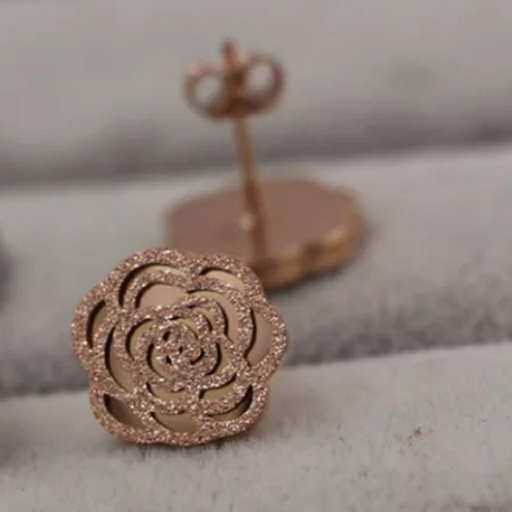 Frosted covered Camellia stud earrings. - Picture 4 of 7